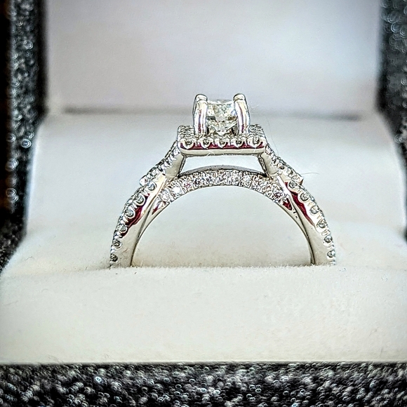 Gabriel diamond engagement ring size 6.5 - Picture 4 of 4